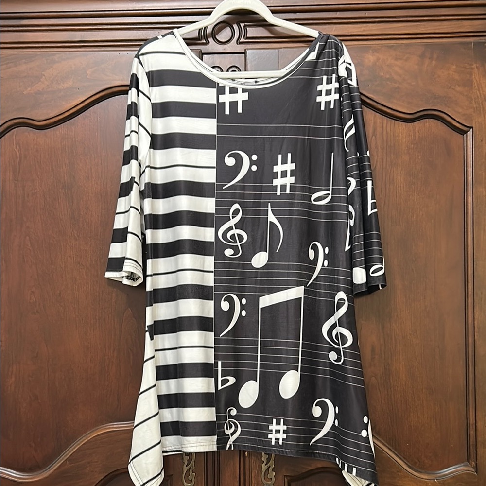 Black and White Musical Note Tunic-Size 1X
